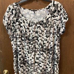 Daisy Fuentes white black and gray size 1X blouse